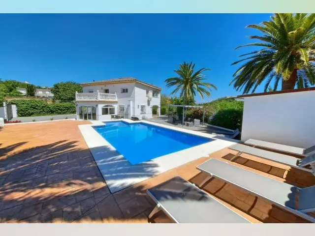 Casa Villa 5 Dormitorios Coin Espa



a