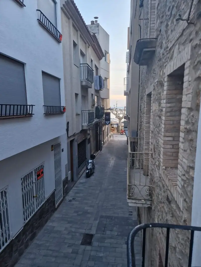 Triplex en venta Roses con local comercial incluido cerca de la playa