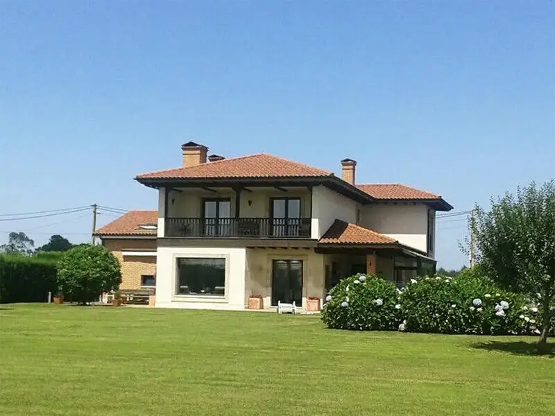 Villa de Lujo en Soto del Barco Asturias 4 Dormitorios Piscina Jardin