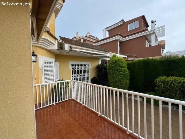 Adosado en Gran Alacant con Piscina y Zona Deportiva