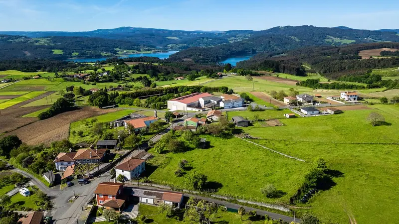 Casa Rural con 5 Dormitorios en Santiso A Coruna