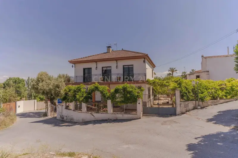 Finca Rural en La Zubia 1000m2 582m2 construidos
