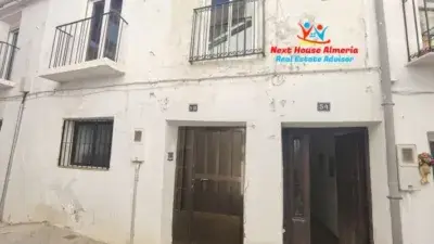 Casa en Serón con Vistas a la Montaña y Apartamento en Sótano