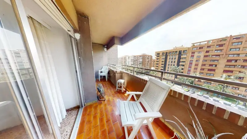 Ático en Valencia con 3 Dormitorios 2 Baños Terrazas y Balcones