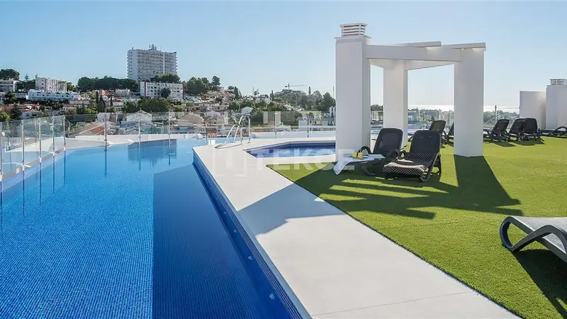 Apartamentos en Marbella con Vistas al Mar y Piscina