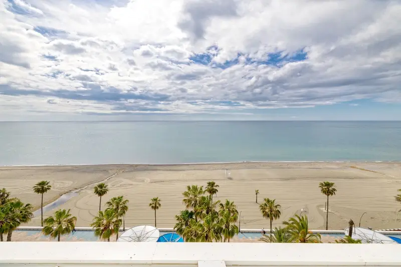 Atico en Estepona Pueblo con Vistas al Mar