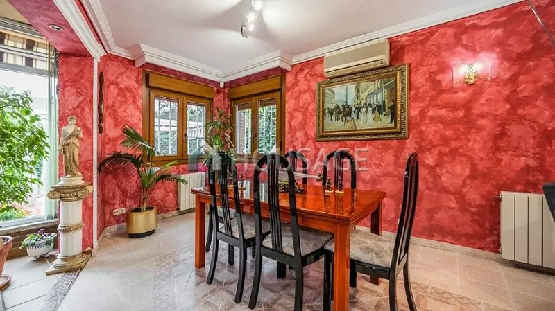 Villa en venta en Madrid: Lujo y comodidad en Canillejas