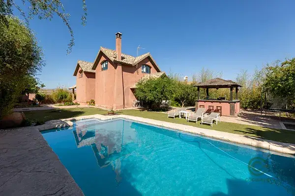 Villa de Lujo en Granada con Piscina Privada y Vistas Espectaculares