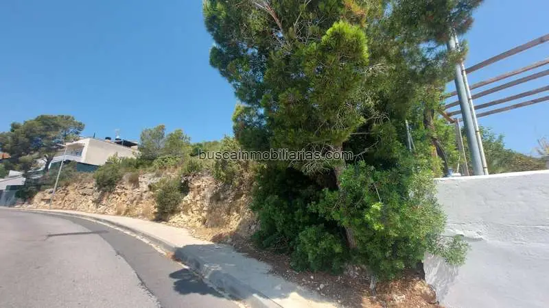 Solar en Segur de Calafell para 4 casas adosadas