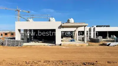 Casa adosada en venta en Premià de Dalt con jardin y piscina