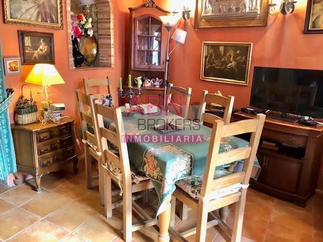 Venta Casa con Calefaccion en Palomar 220m2