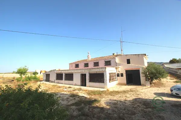 Casa de Campo con Casa Cueva y Establos en Murcia
