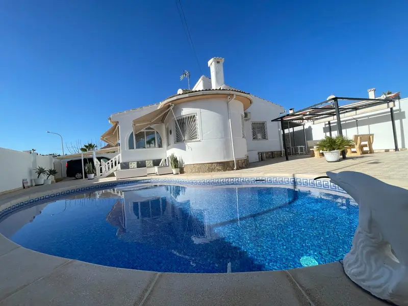 Villa 3 Dormitorios Quesada Piscina Privada Garaje