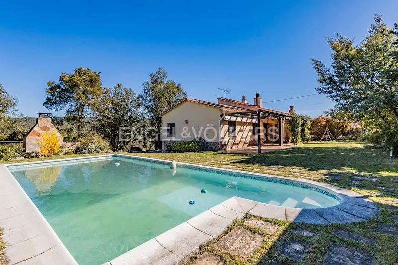 Chalet en Venta en Querol Tarragona con Piscina y Jardin