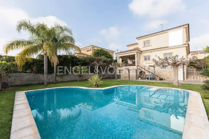 Chalet de Lujo en L Eliana 6 Habitaciones Piscina Privada