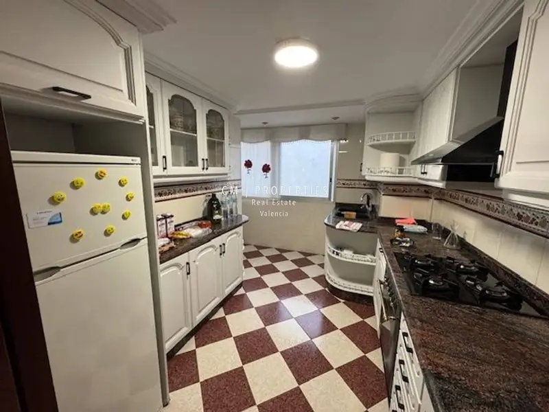 Piso en Alquiler En Corts Valencia Dos Dormitorios y Vestidor