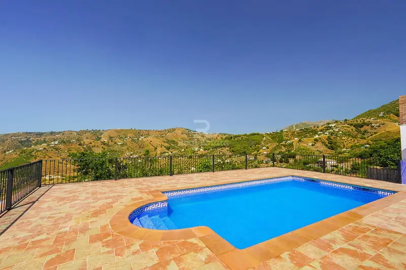 Chalet en Frigiliana con Piscina Privada Alquiler a Largo Plazo