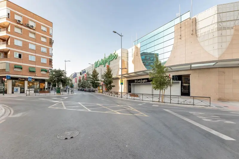 Piso en venta junto a Hipercor Granada ciudad