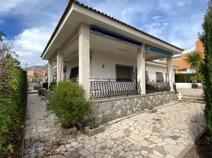 Casa de Pueblo 4 Dormitorios Jardin 700m2 Salinas Alicante