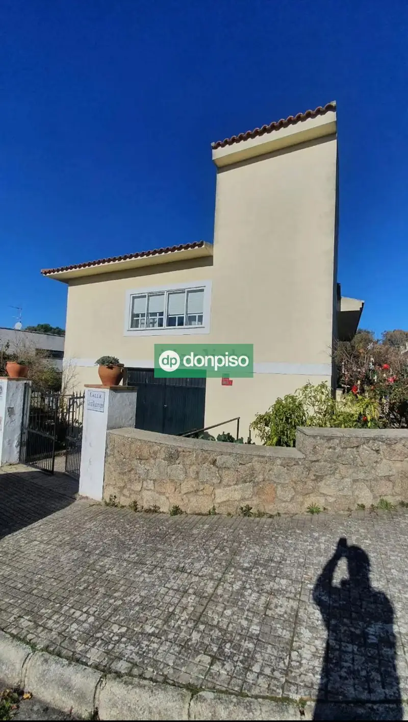 Casa Adosada en Cáceres 508m2 Ideal Familias