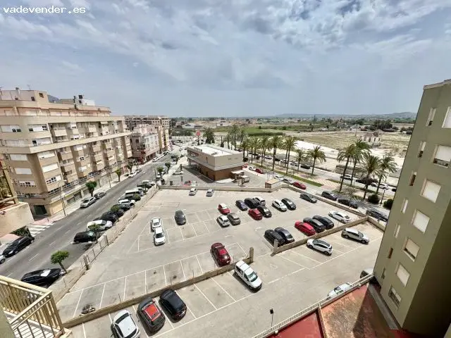 Amplio Piso Reformado en Orihuela Centro con Garaje y Balcón