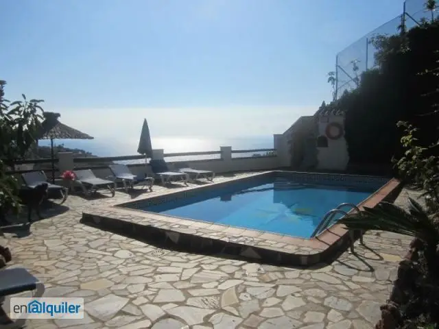 Villa con vistas al mar para alquiler vacacional