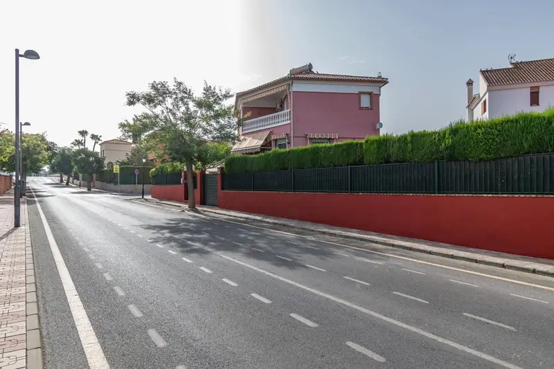 Chalet en Venta Cullar Vega Granada 4 Dormitorios Piscina Jardin