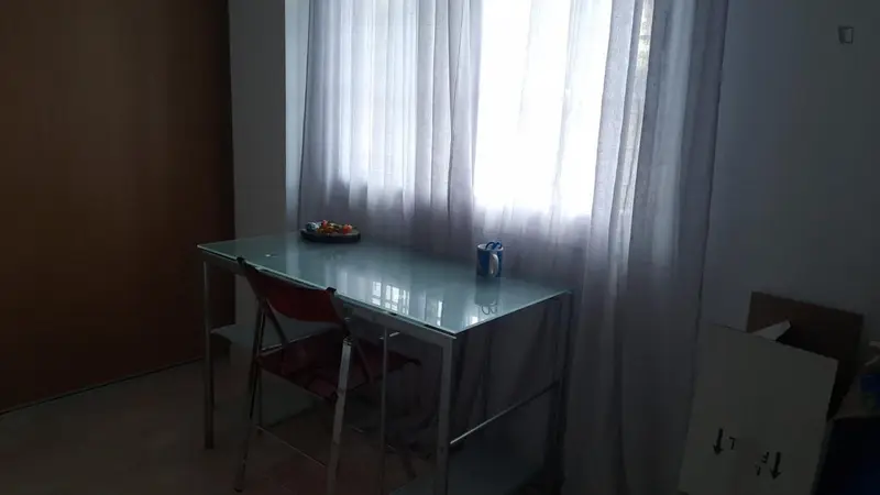 Habitacion Individual en Casa con Piscina y Pistas de Padel