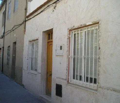 Adosado en venta en Elda con 3 dormitorios y patio