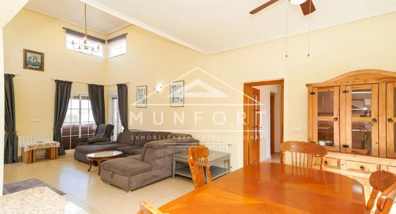 Villa en Catral con 4 Dormitorios Piscina Privada y Jardin