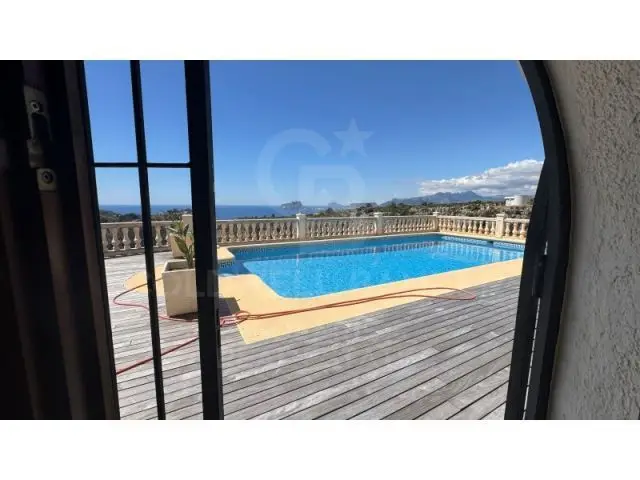 Villa de Lujo en Cumbre del Sol con Vistas Panorámicas