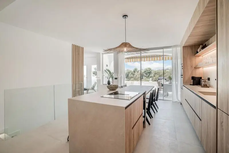 Apartamento 3 Dormitorios en Venta Benahavis Málaga