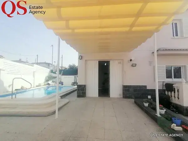Casa en Cunit con Piscina y Jardin Cerca de la Playa