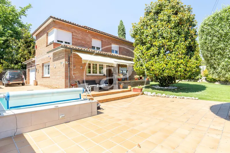 Casa en Venta Matadepera 5 Dormitorios Jardin Piscina