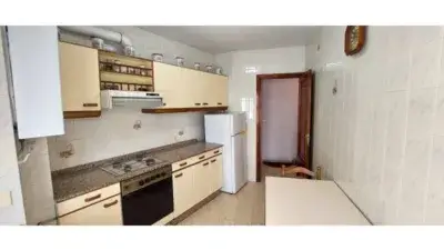 Piso en venta en Lalín: 3 dormitorios, céntrico y luminoso