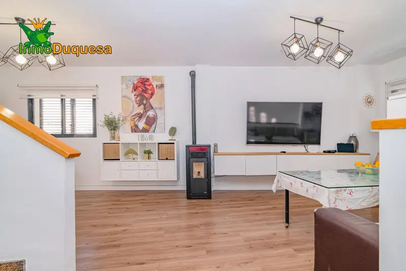 Chalet Adosado en Vegas del Genil: Moderna Familia 3 Dormitorios Garaje 4 Coches