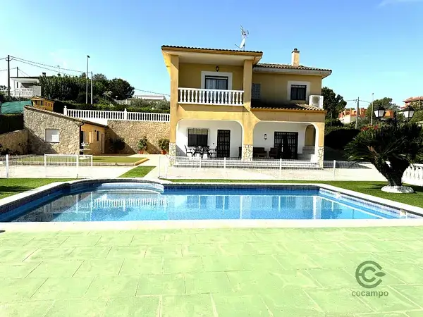 Chalet de Lujo en Alberic con Piscina y Barbacoa