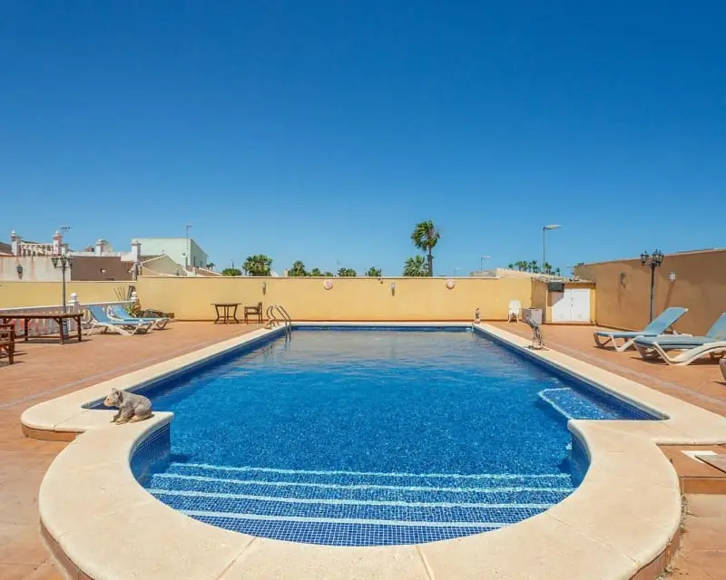 Villa en Los Balcones Alicante con Piscina y Sótano