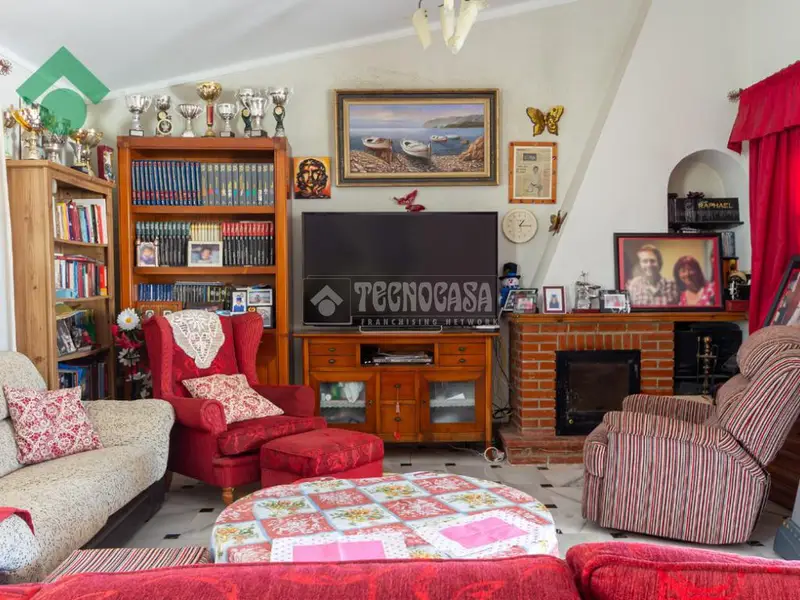 Villa en Venta Nerja 4 Dormitorios Piscina Jardín