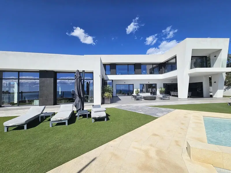 Villa de Lujo en Cabo Roig Frente al Mar