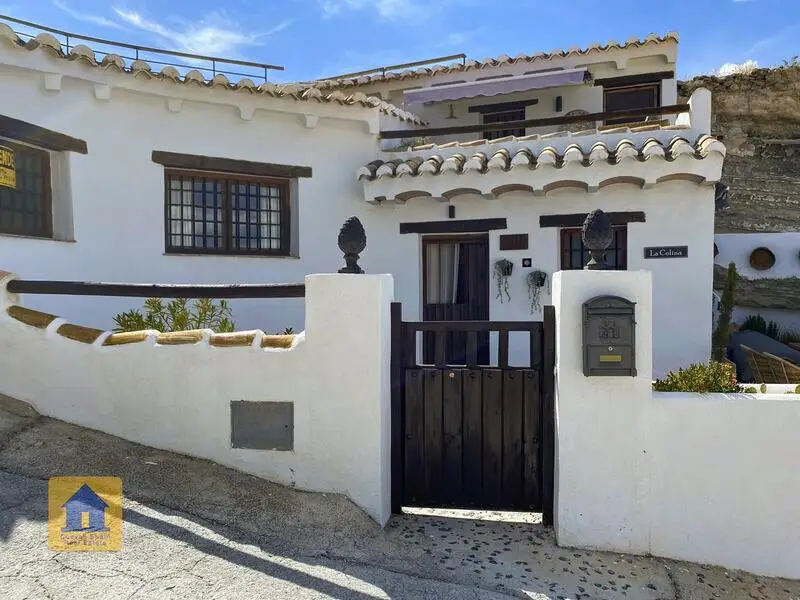 Casa Cueva Moderna en Galera con Vistas al Valle