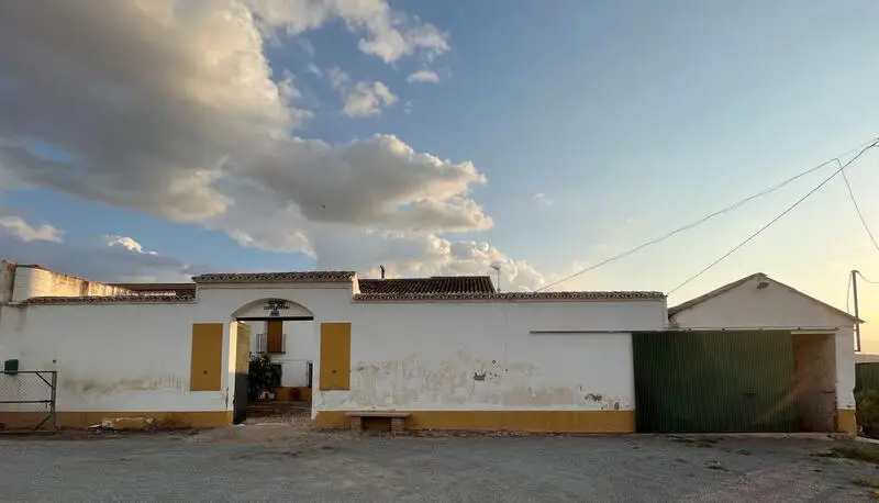 Cortijo Andaluz 6 Dormitorios 80000m2 Terreno Piscina Antequera