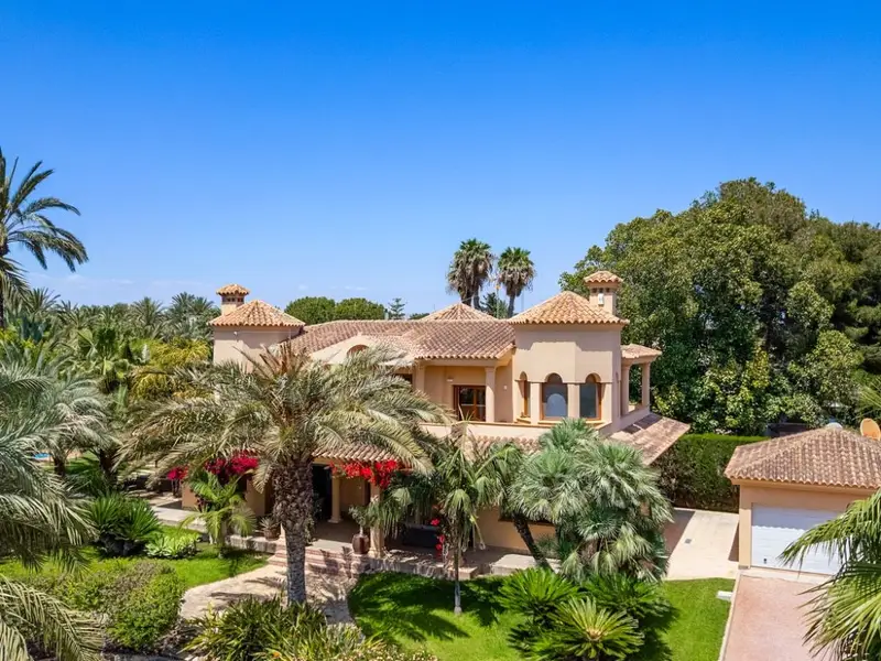 Casa-Villa de 5 Dormitorios en venta Elche, España