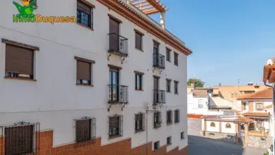 Piso en venta en Granada: 2 dormitorios, patio y garaje