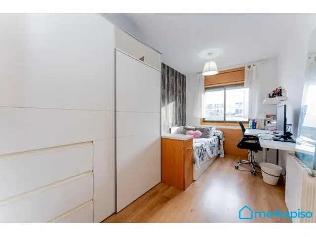 Vivienda en Viladecans: 3 habitaciones, balcón y ascensor