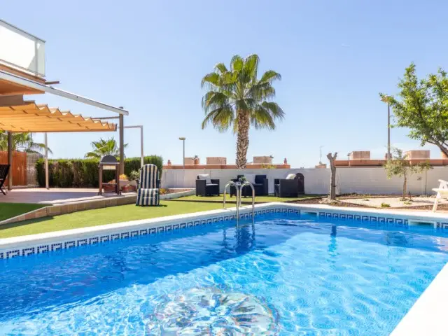 Casa Villa 3 Dormitorios Creixell Alquiler Familia
