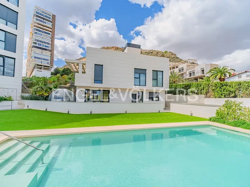 Chalet en Albufereta con Vistas al Mar y Jacuzzi