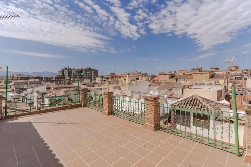 Casa edificio 413m2 3 viviendas local comercial Granada