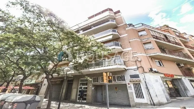 Piso en venta Barcelona 83m2 3 dormitorios 1 baño Inversores