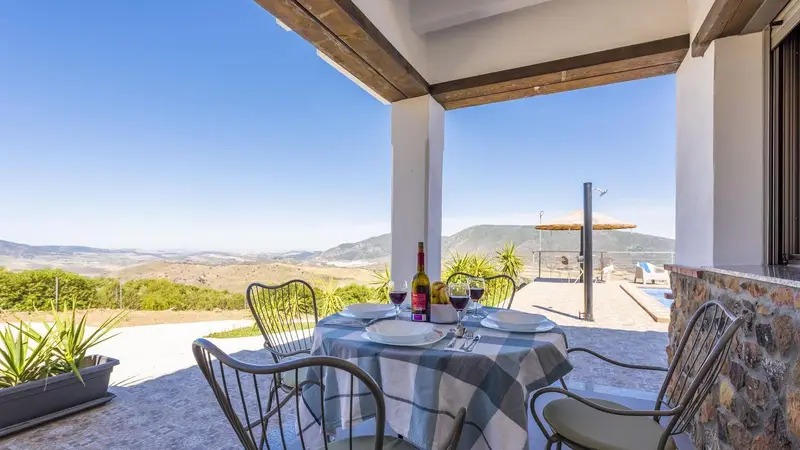 Chalet con Piscina y Vistas en Andalucia